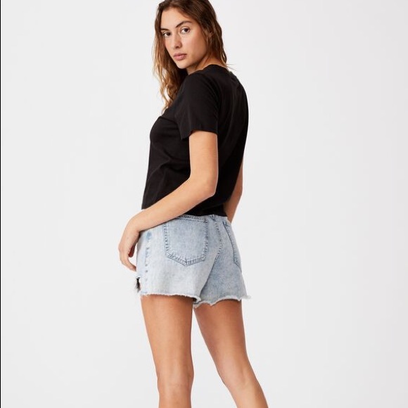 Friends Crop Top - Picture 2 of 3